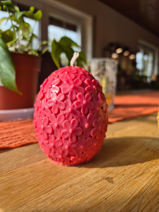 Osterei mit Blumenmuster